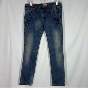 Caterpillar, Low Rise Cigarette Jeans. Size 28. In new condition!